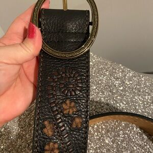 L/XL Embroidered Leather Belt